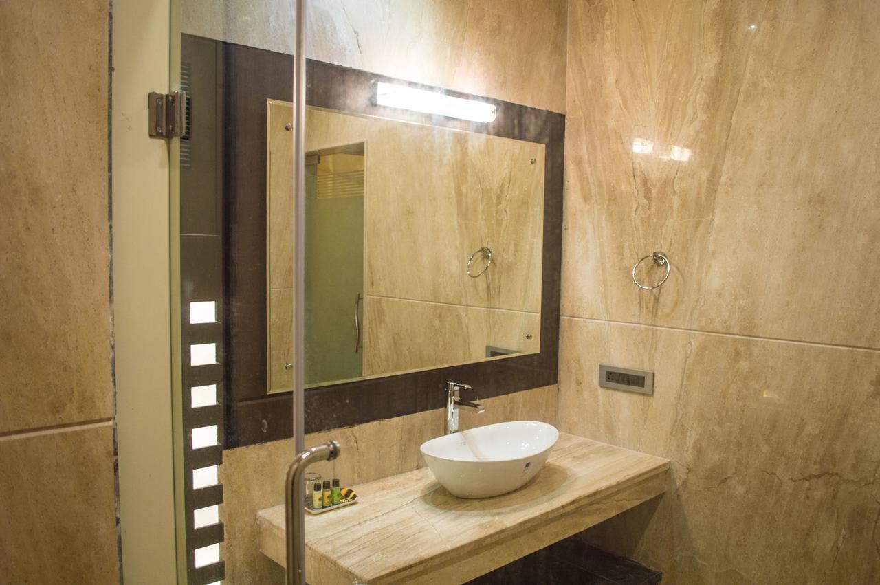 Corbett Wild Iris Spa And Resort Rāmnagar Buitenkant foto